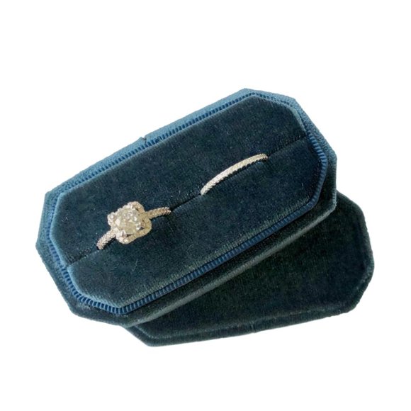 Luxury Velvet Ring Box. Double Slot. Vintage Blue - Picture 3 of 3